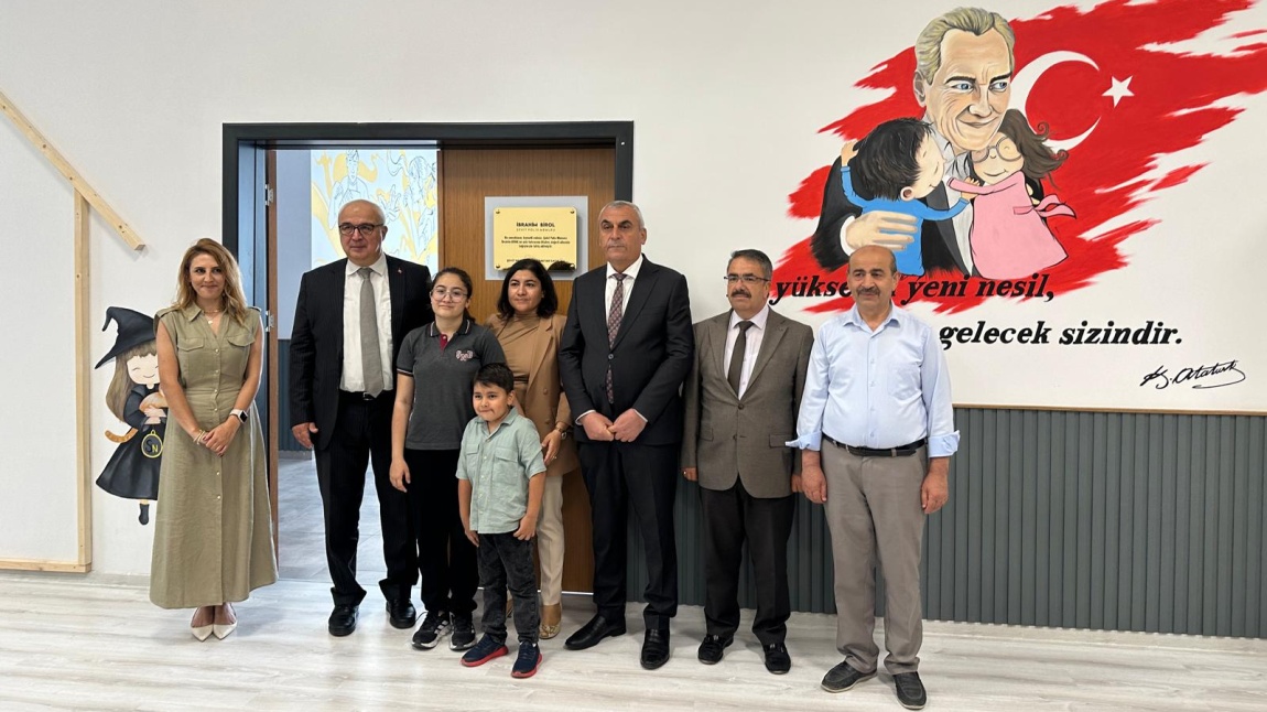 ANASINIFI YEMEKHANESİ YENİLENDİ